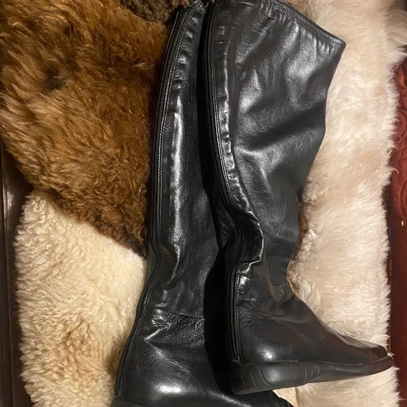 Stuart Weitzman to the  Knee Boots - Picture 4 of 6